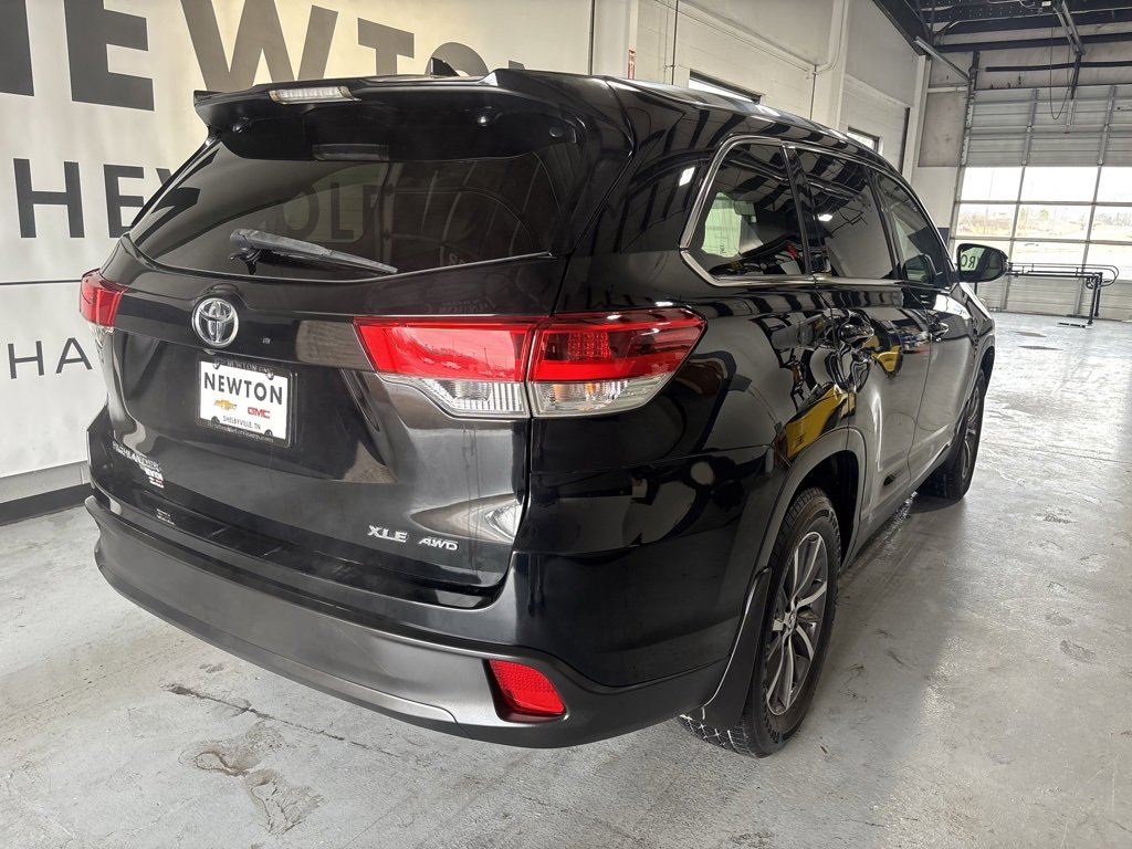 Used 2019 Toyota Highlander XLE image 32