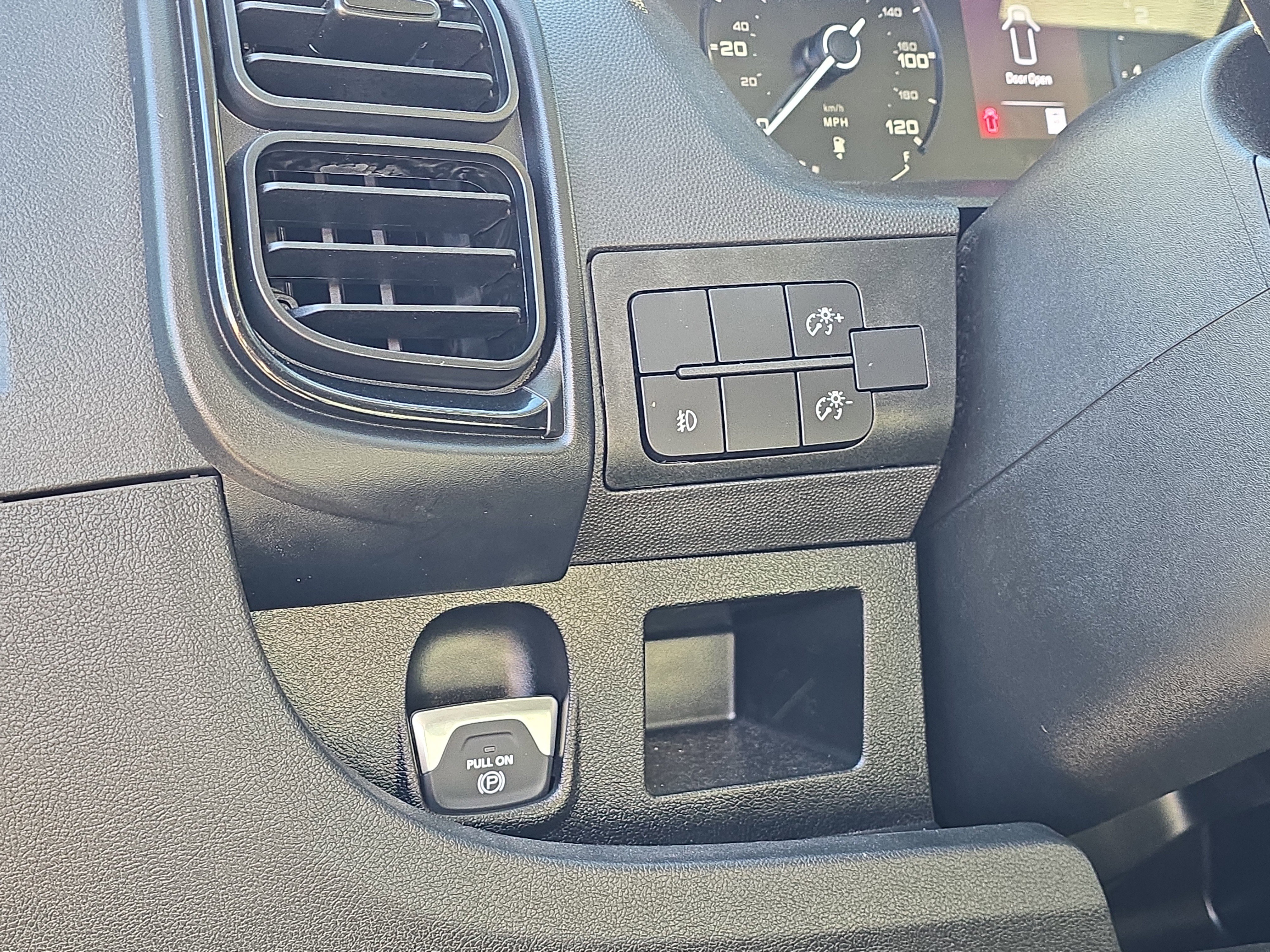 Used 2025 RAM ProMaster 2500 w/ Convenience Group image 14