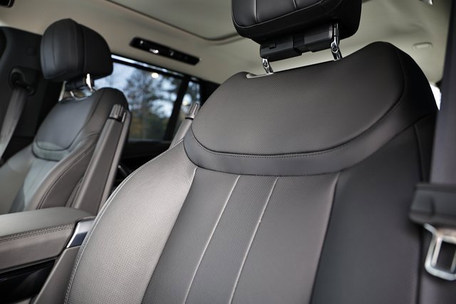 New 2025 Land Rover Range Rover Long Wheelbase SE image 27