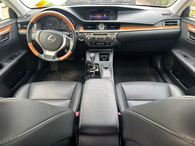 Used 2015 Lexus ES 300h w/ Premium Package w/Bamboo Trim FWD image 10