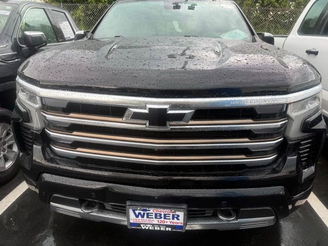 Used 2022 Chevrolet Silverado 1500 High Country w/ High Country Premium Package AWD/4WD image 2