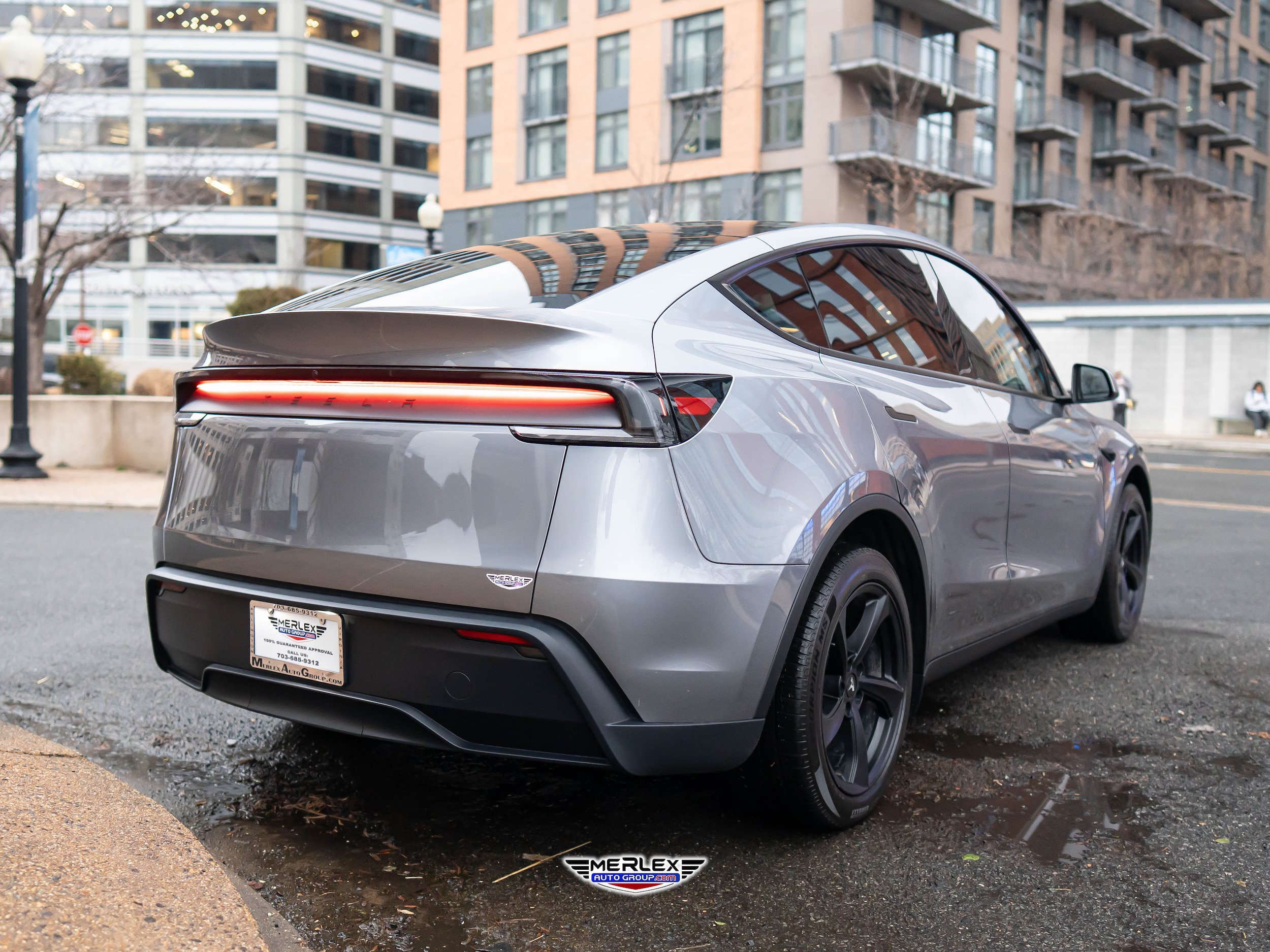 Used 2026 Tesla Model Y Long Range RWD image 7