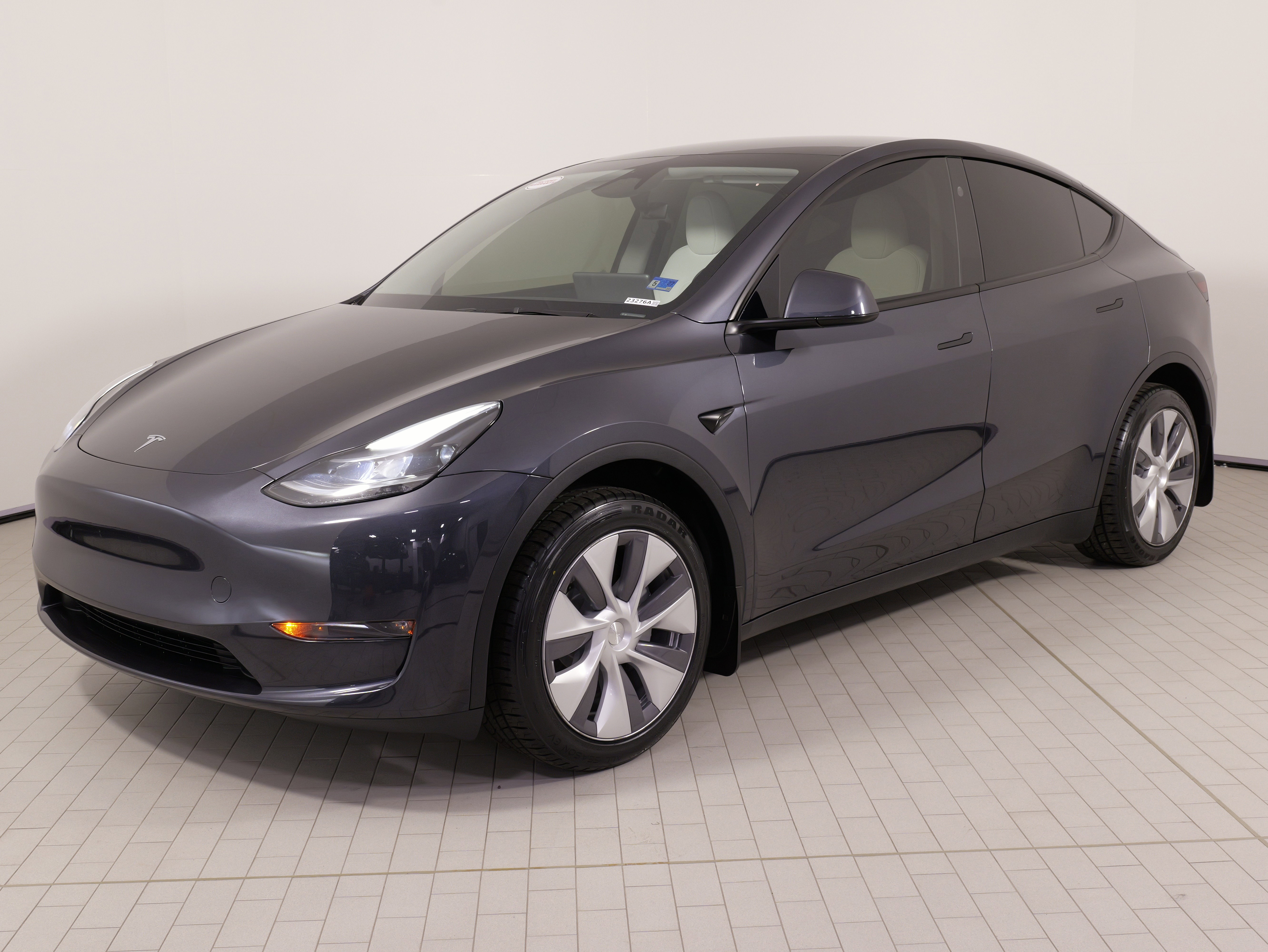 Used 2024 Tesla Model Y Long Range AWD/4WD image 4