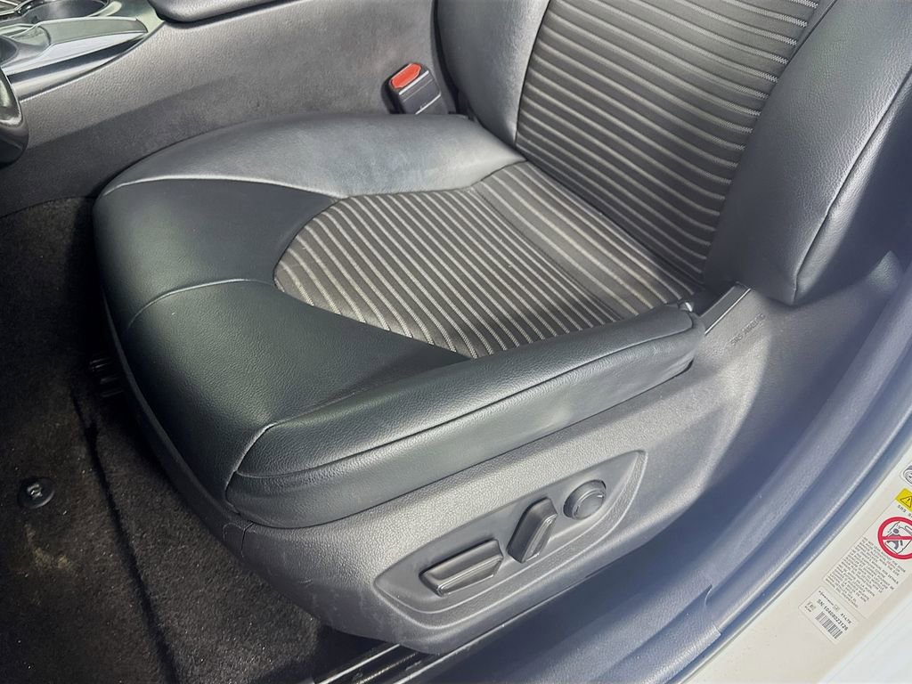 Used 2019 Toyota Camry SE image 23