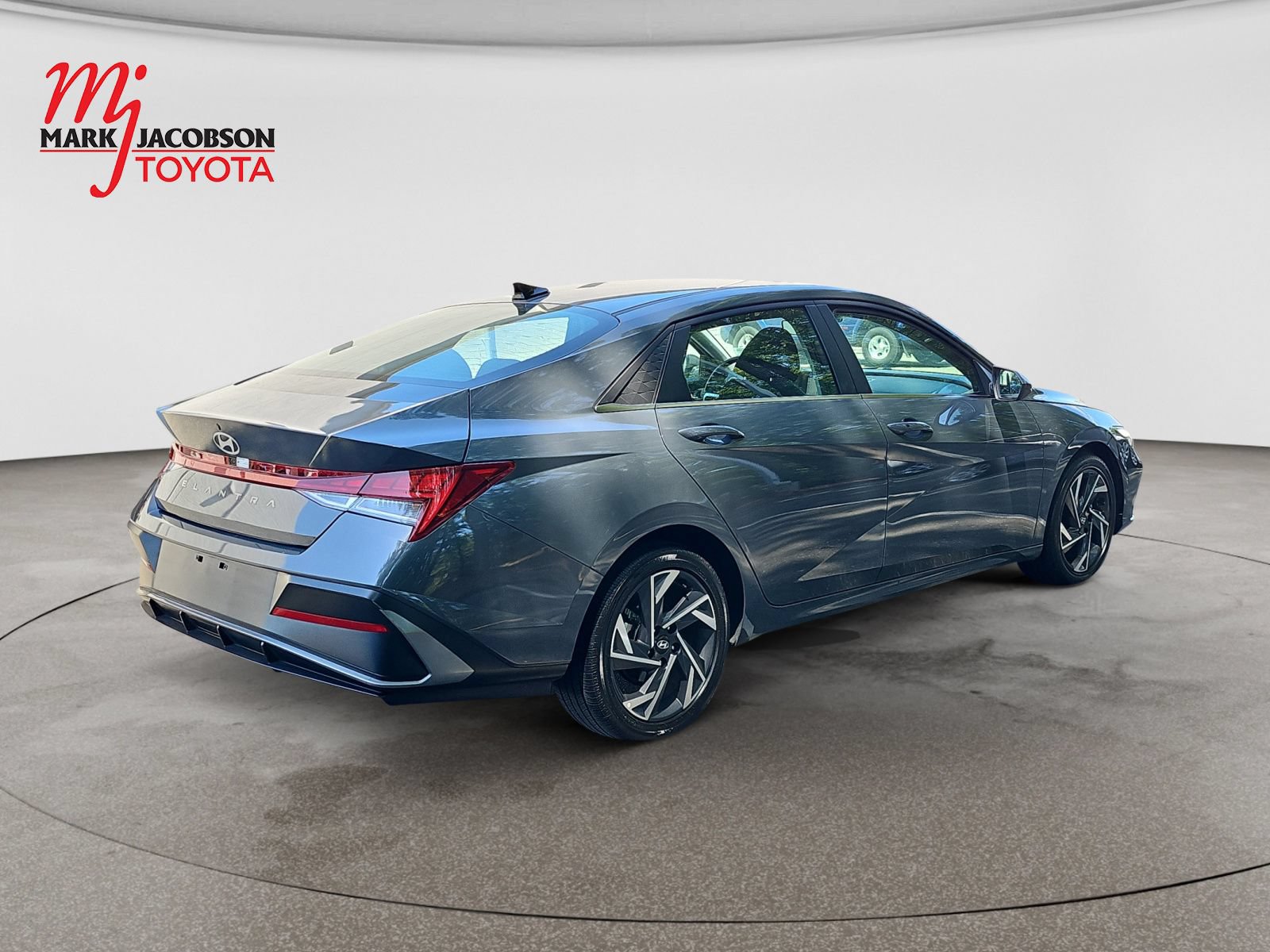 Used 2025 Hyundai Elantra SEL FWD image 9