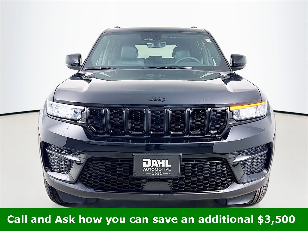 New 2025 Jeep Grand Cherokee Altitude image 2