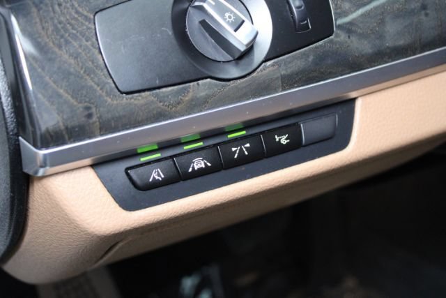 Used 2015 BMW 750Li xDrive AWD/4WD image 14