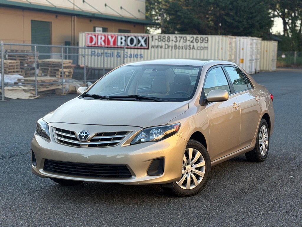 Used 2013 Toyota Corolla LE FWD image 1