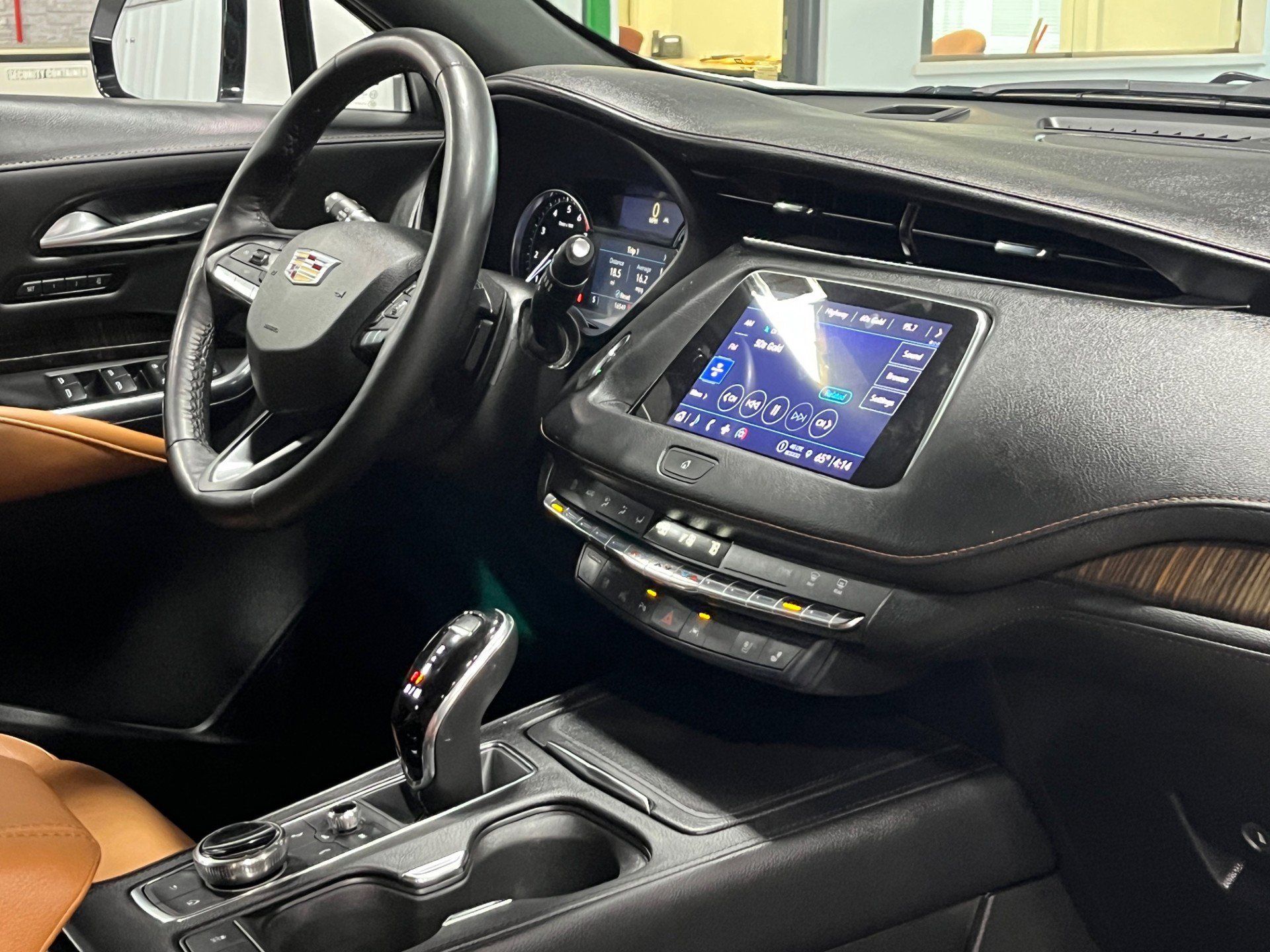 Used 2023 Cadillac XT4 Premium Luxury w/ Enhanced Visibility Package image 10