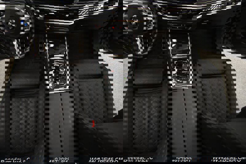 Used 2023 BMW X7 M60i w/ Climate Comfort Package image 19