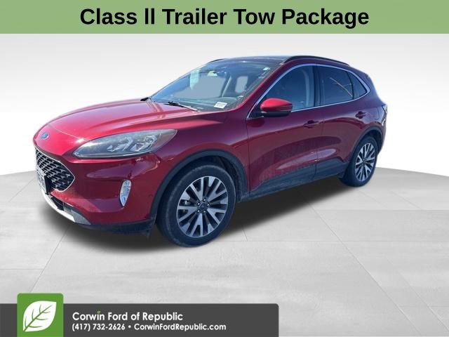 Used 2020 Ford Escape Titanium image 3