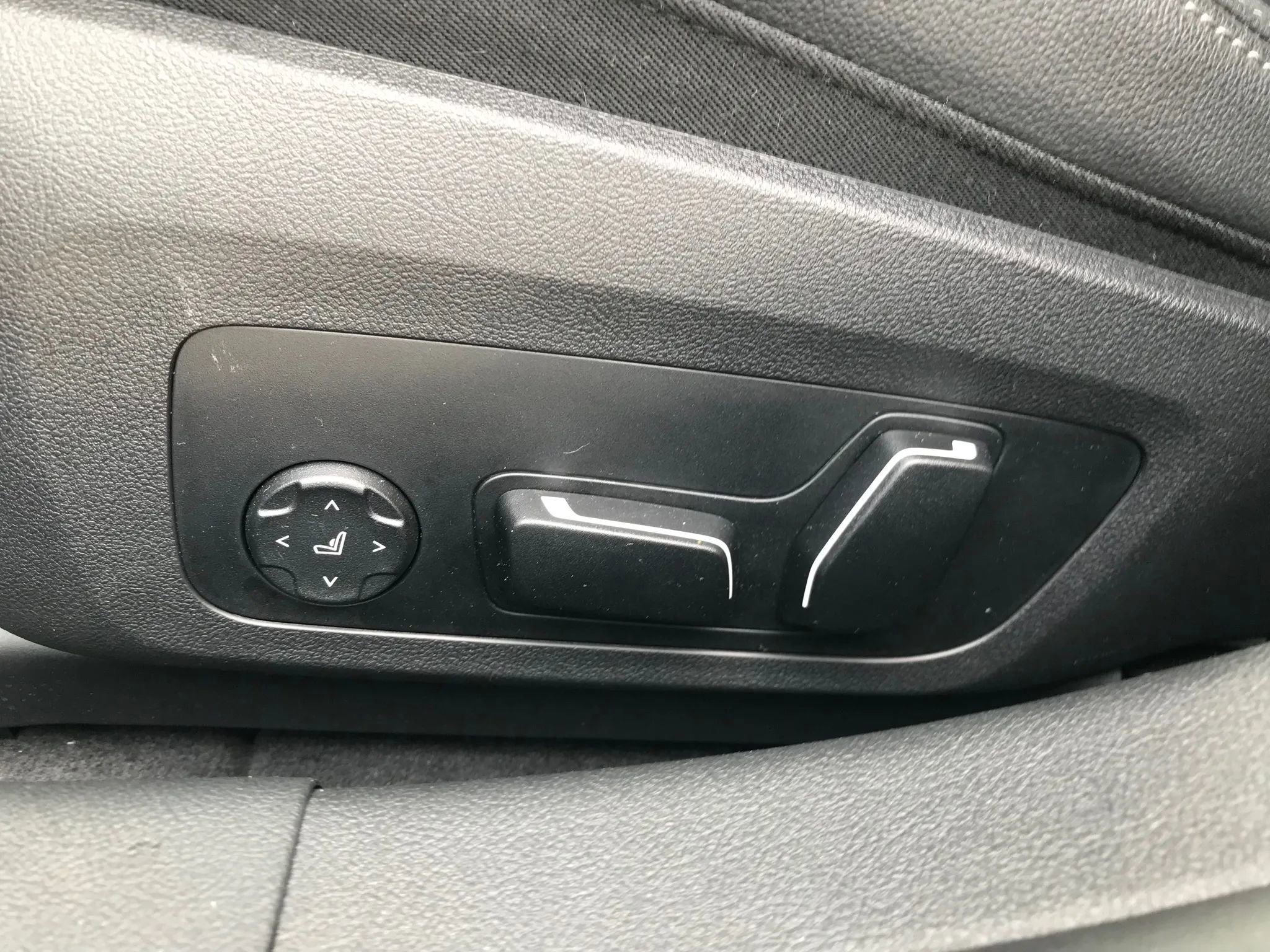 Used 2025 BMW i4 xDrive40i w/ Premium Package image 15