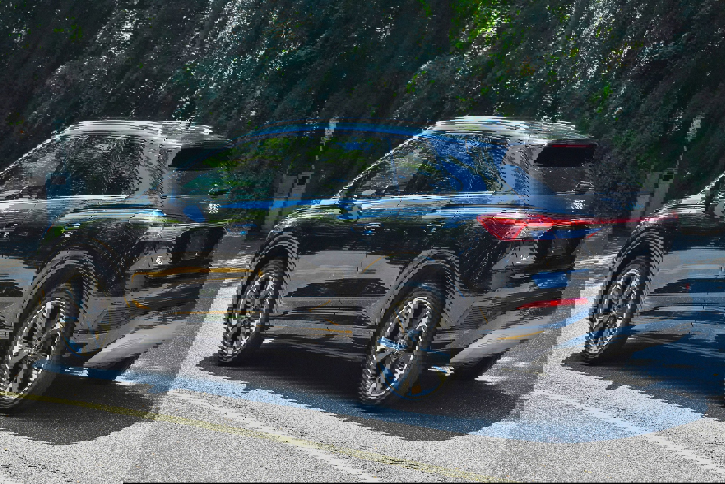 Used 2022 Audi Q4 e-tron Premium Plus w/ Premium Plus image 6