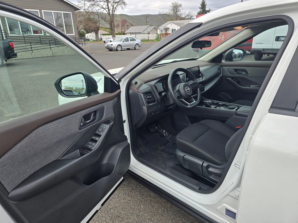 Used 2023 Nissan Rogue S AWD/4WD image 19