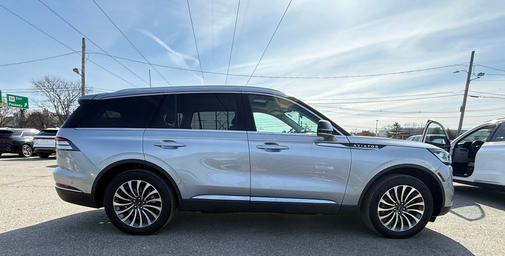 Used 2020 Lincoln Aviator Reserve w/ Equipment Group 201A image 8