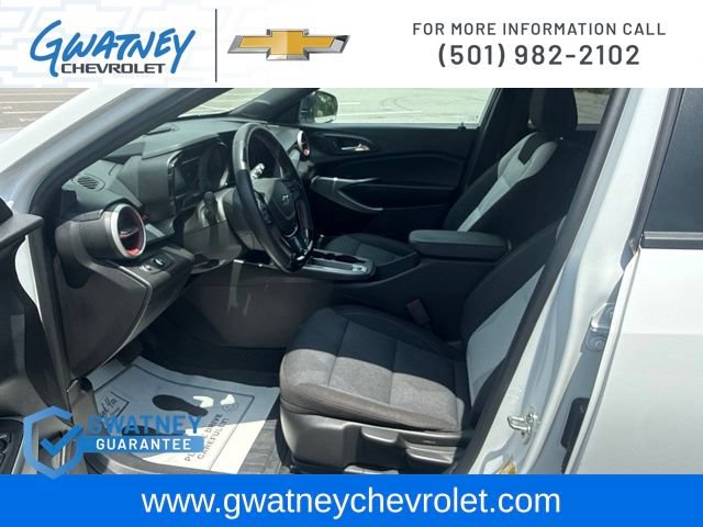 Used 2025 Chevrolet Trax RS w/ Driver Confidence Package FWD image 23