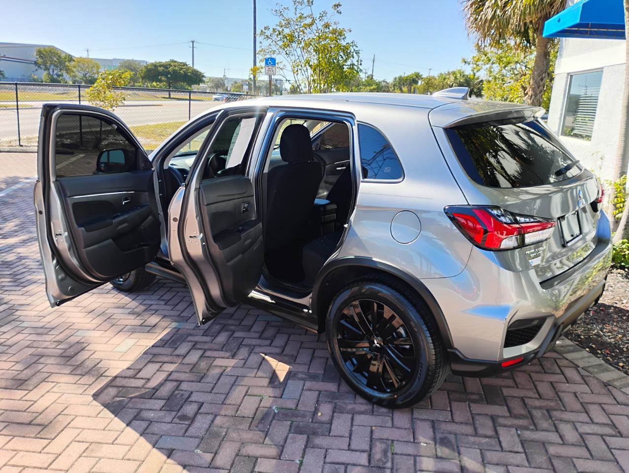 Used 2023 Mitsubishi Outlander Sport LE image 4