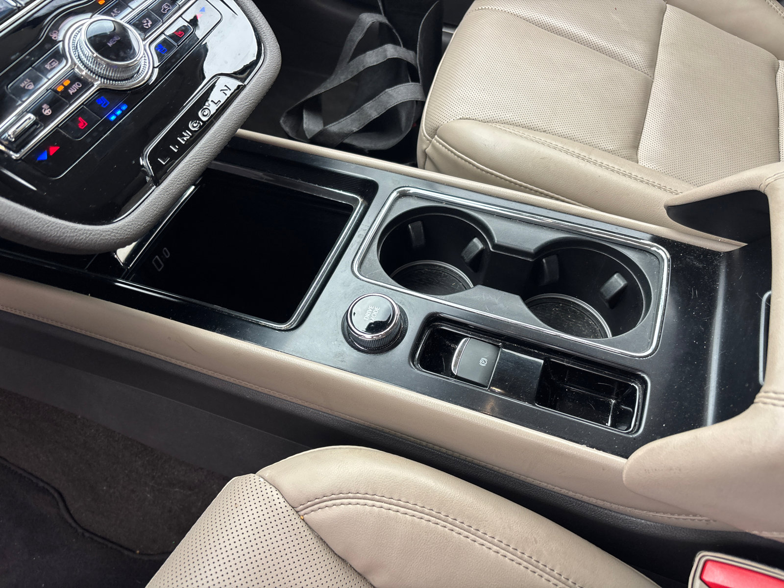 Used 2022 Lincoln Corsair AWD w/ Equipment Group 101A image 23