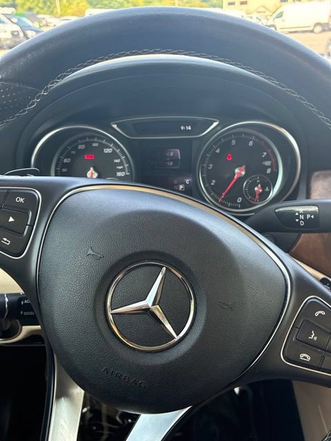 Used 2019 Mercedes-Benz GLA 250 4MATIC w/ Premium Package image 11