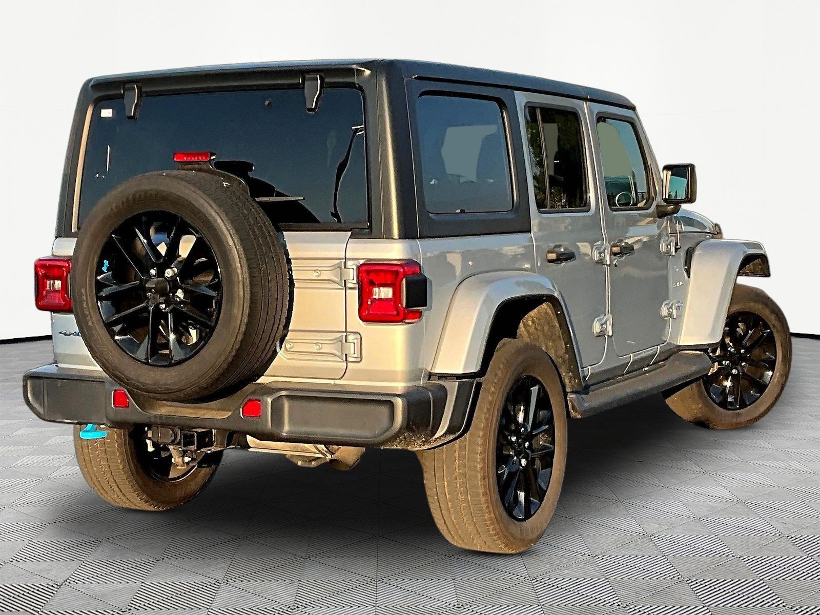 Used 2022 Jeep Wrangler Unlimited Sahara w/ Cold Weather Group AWD/4WD image 6