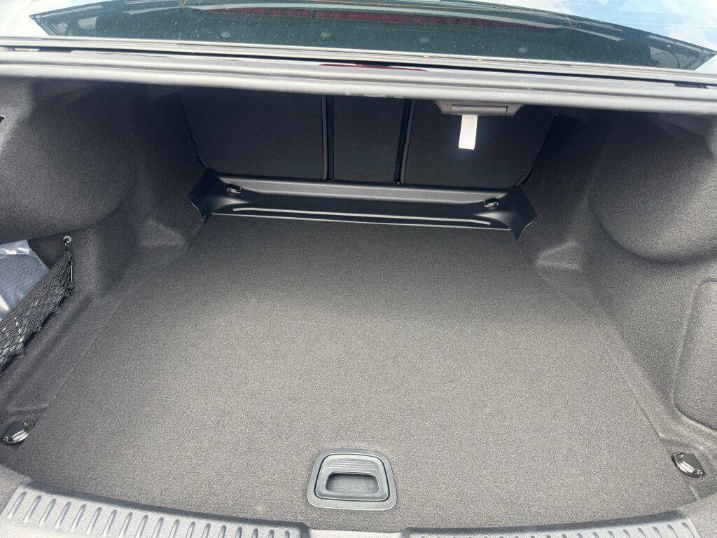 Used 2024 Mercedes-Benz E 350 4MATIC Sedan image 17