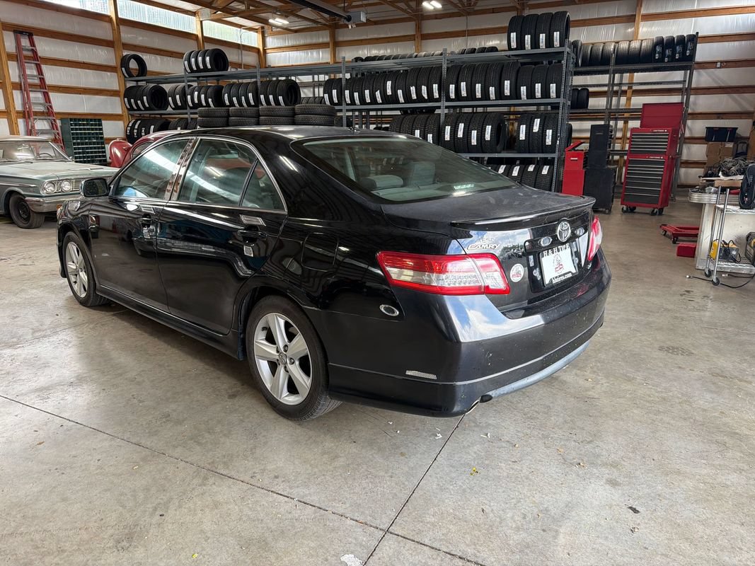 Used 2010 Toyota Camry SE FWD image 10