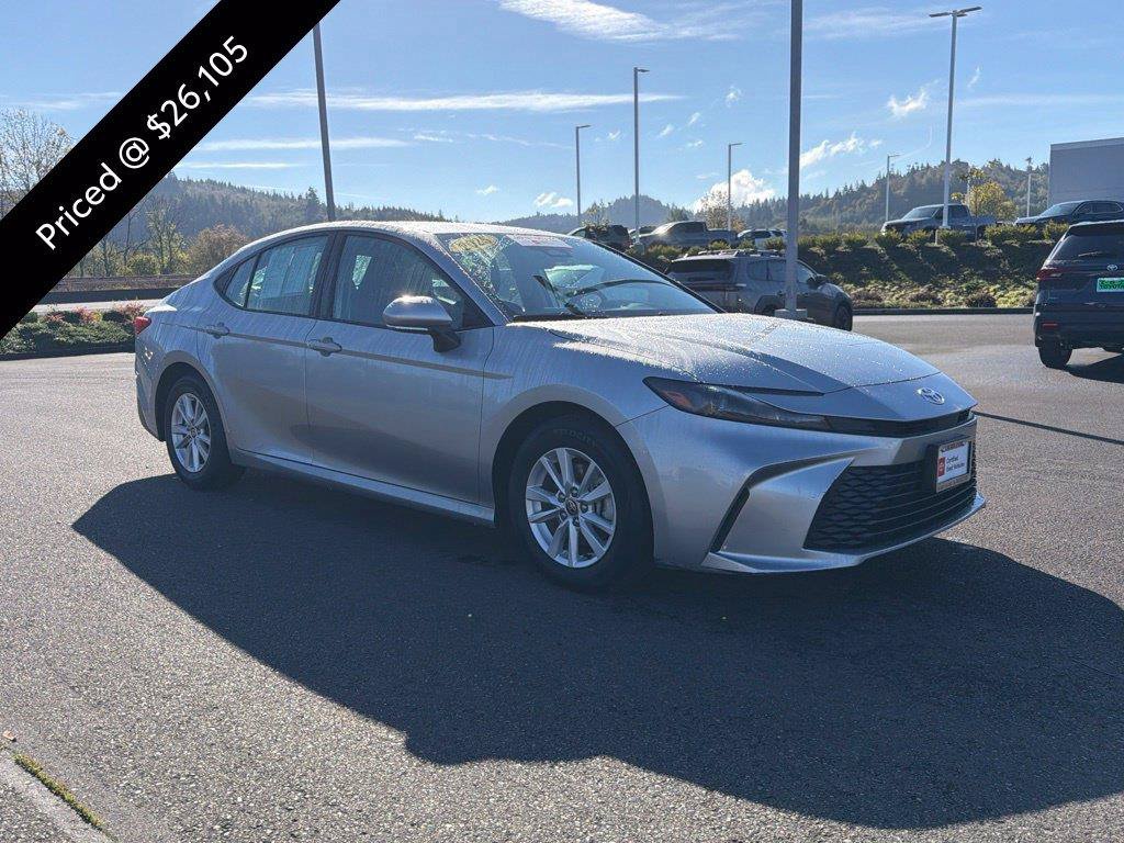 Used 2025 Toyota Camry LE FWD image 5