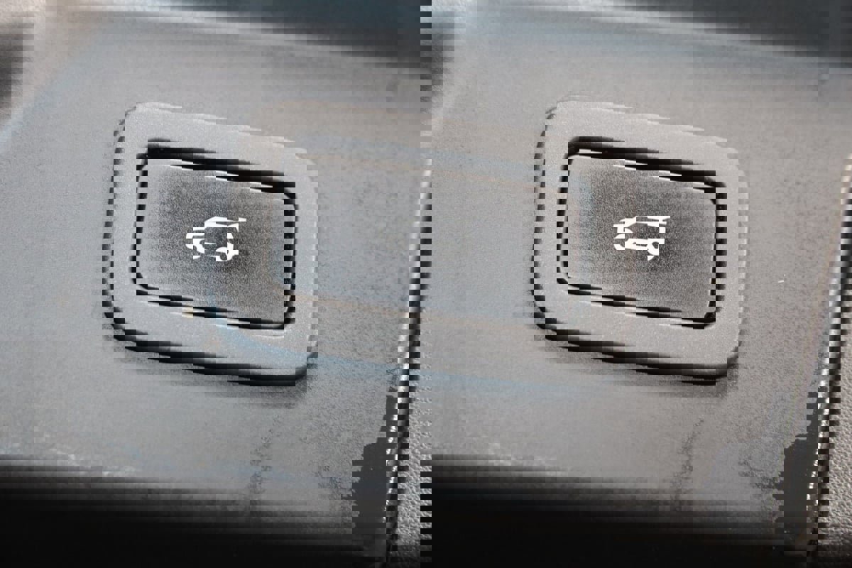 Used 2021 Land Rover Range Rover Velar R-Dynamic S image 55