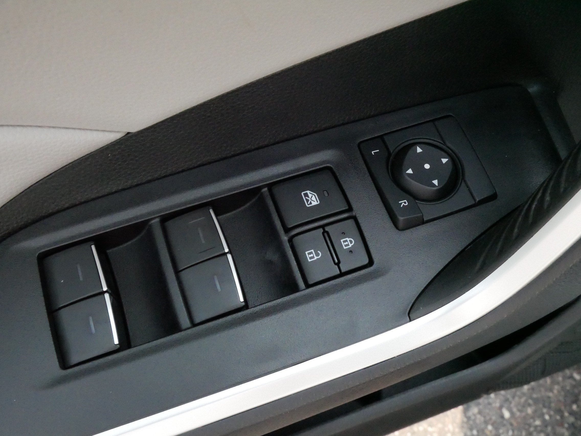 Used 2025 Toyota RAV4 XLE Premium w/ Weather Package AWD/4WD image 19
