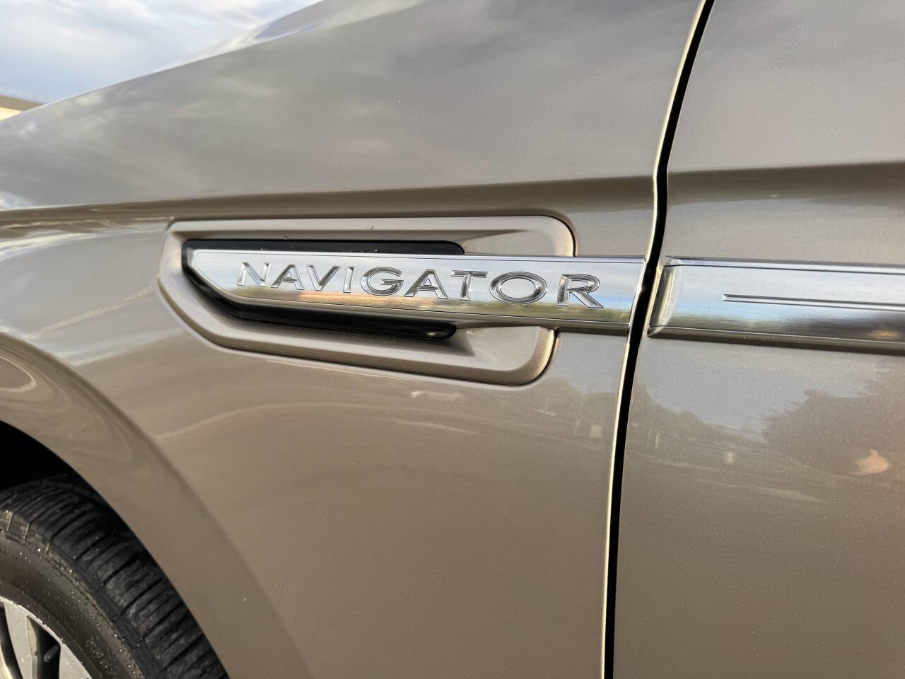 Used 2019 Lincoln Navigator L Reserve image 5