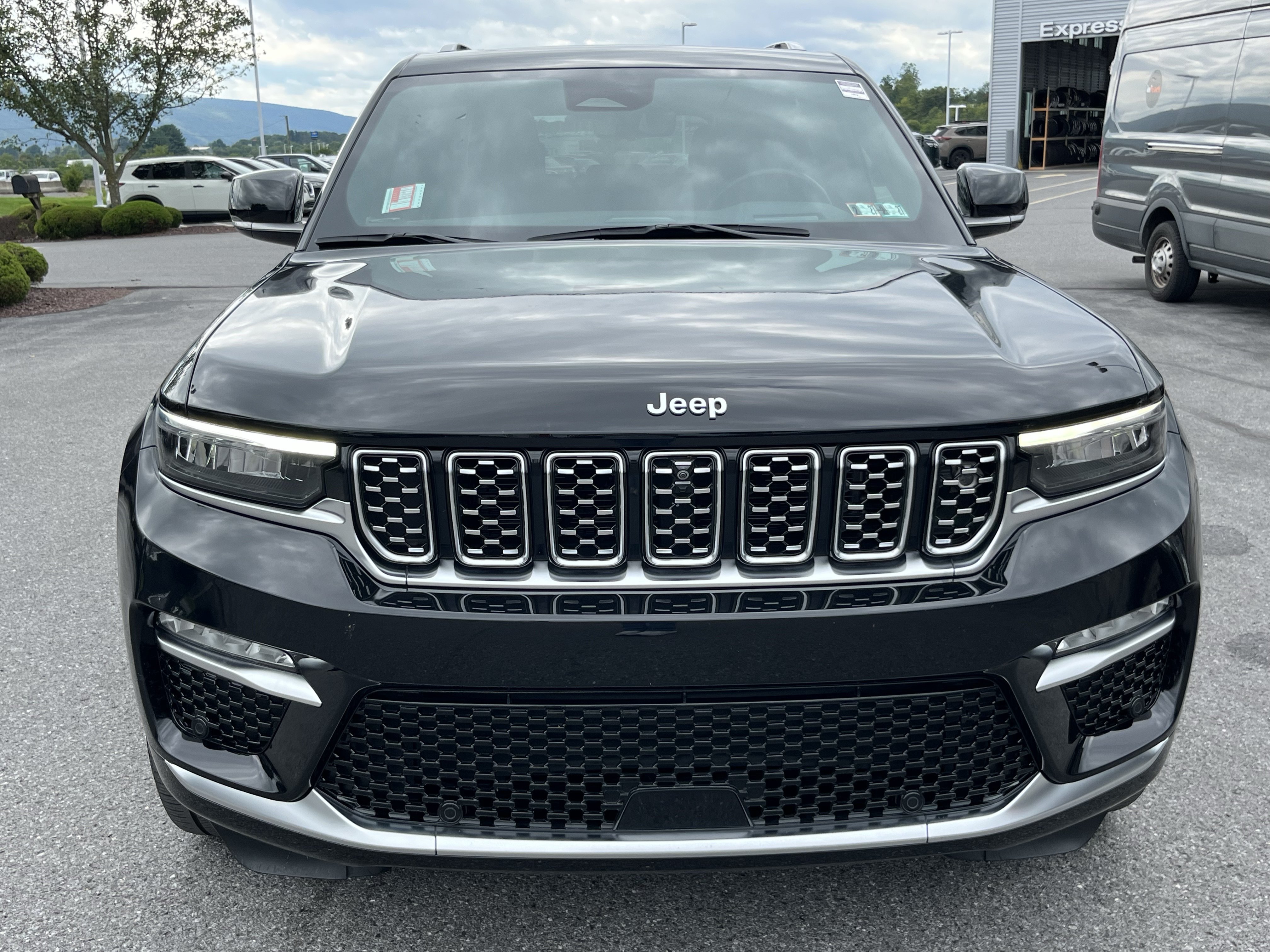 Used 2023 Jeep Grand Cherokee Summit w/ Advanced Protech Group IV AWD/4WD image 13
