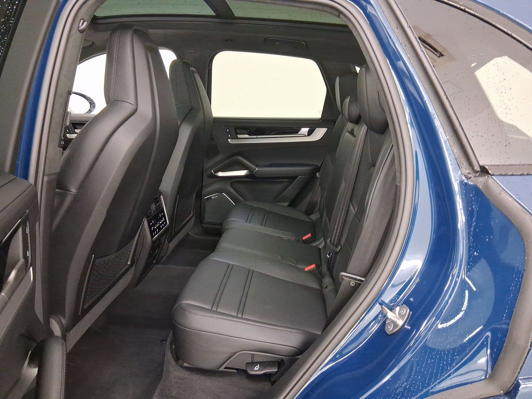 New 2025 Porsche Cayenne GTS image 33