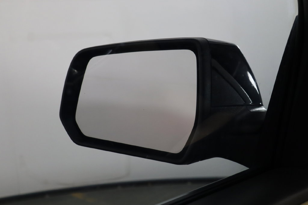 Used 2023 Chevrolet Traverse LS FWD image 42