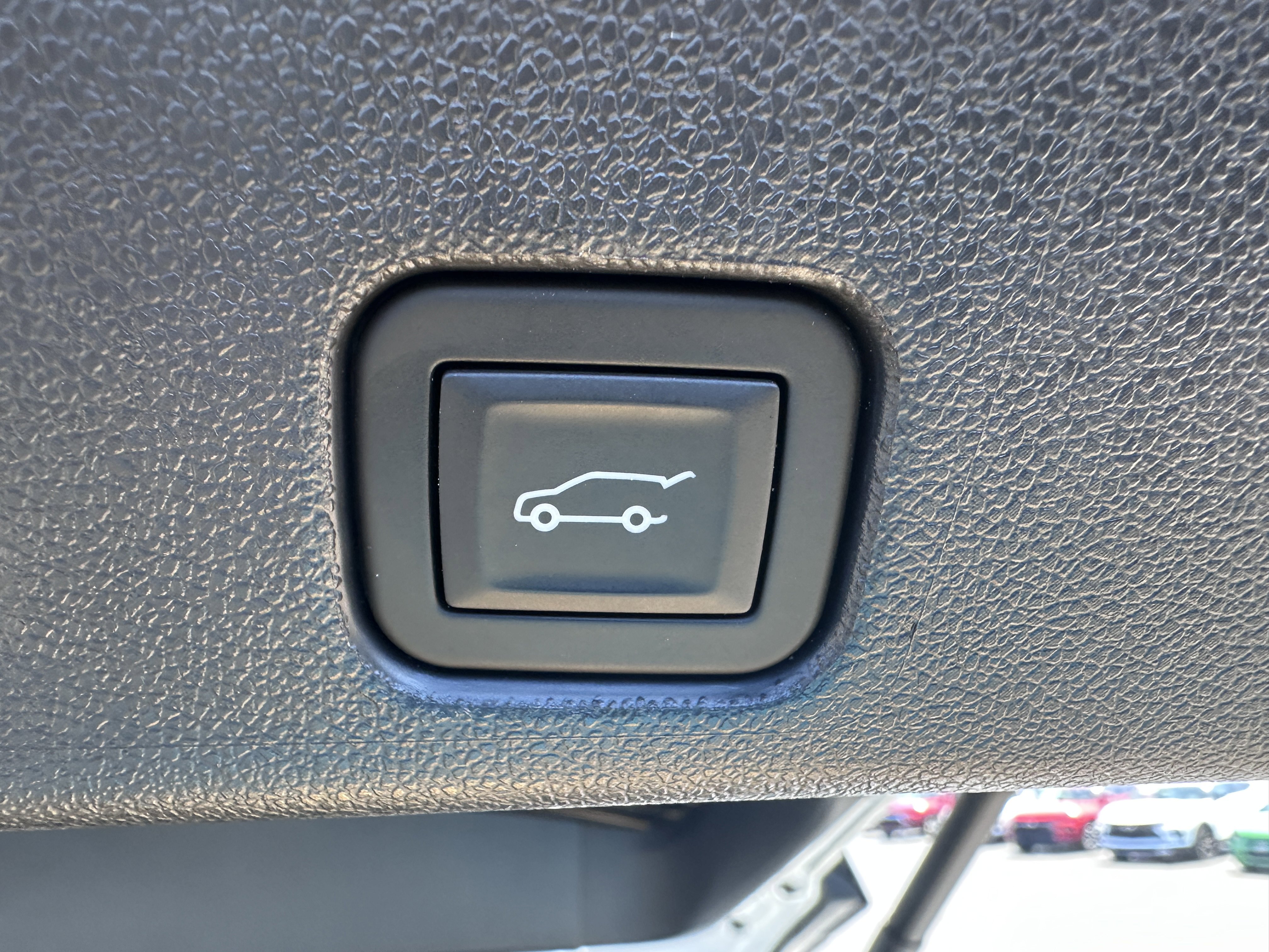 Used 2025 Chevrolet Traverse LT image 13