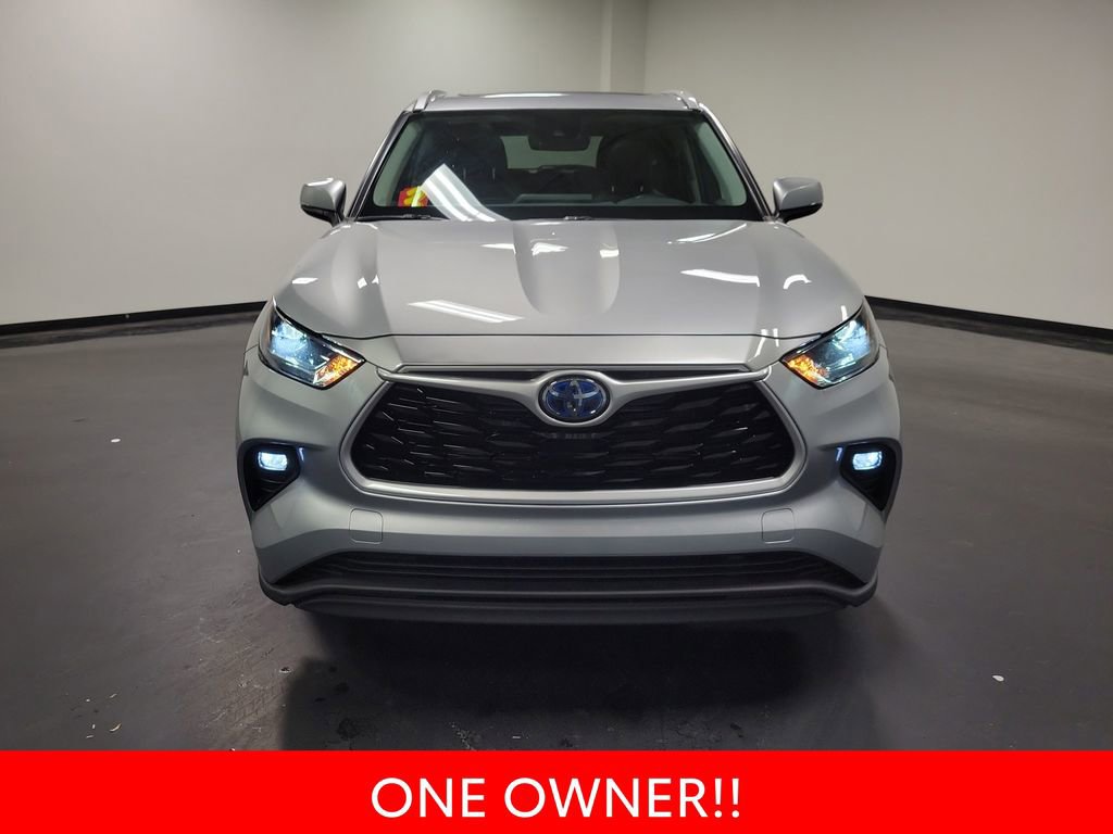 Used 2022 Toyota Highlander XLE FWD image 3