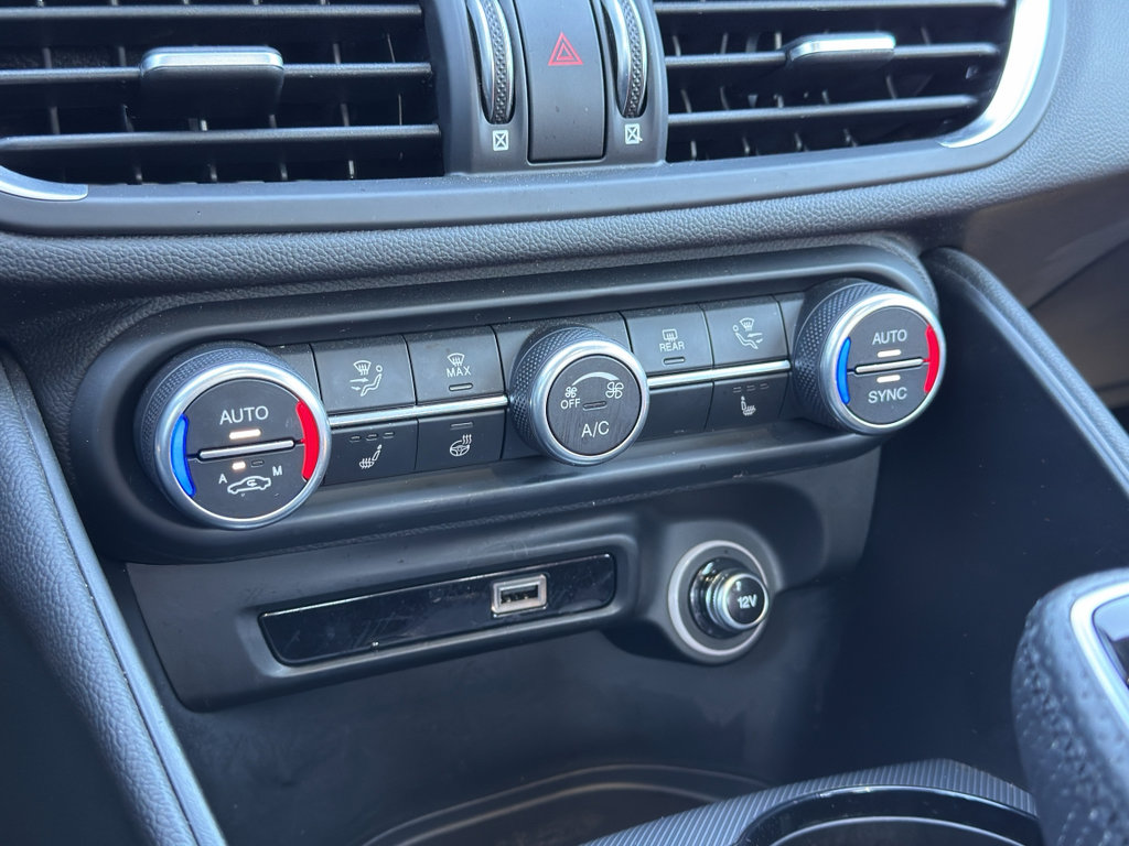 Used 2024 Alfa Romeo Giulia Veloce AWD/4WD image 22