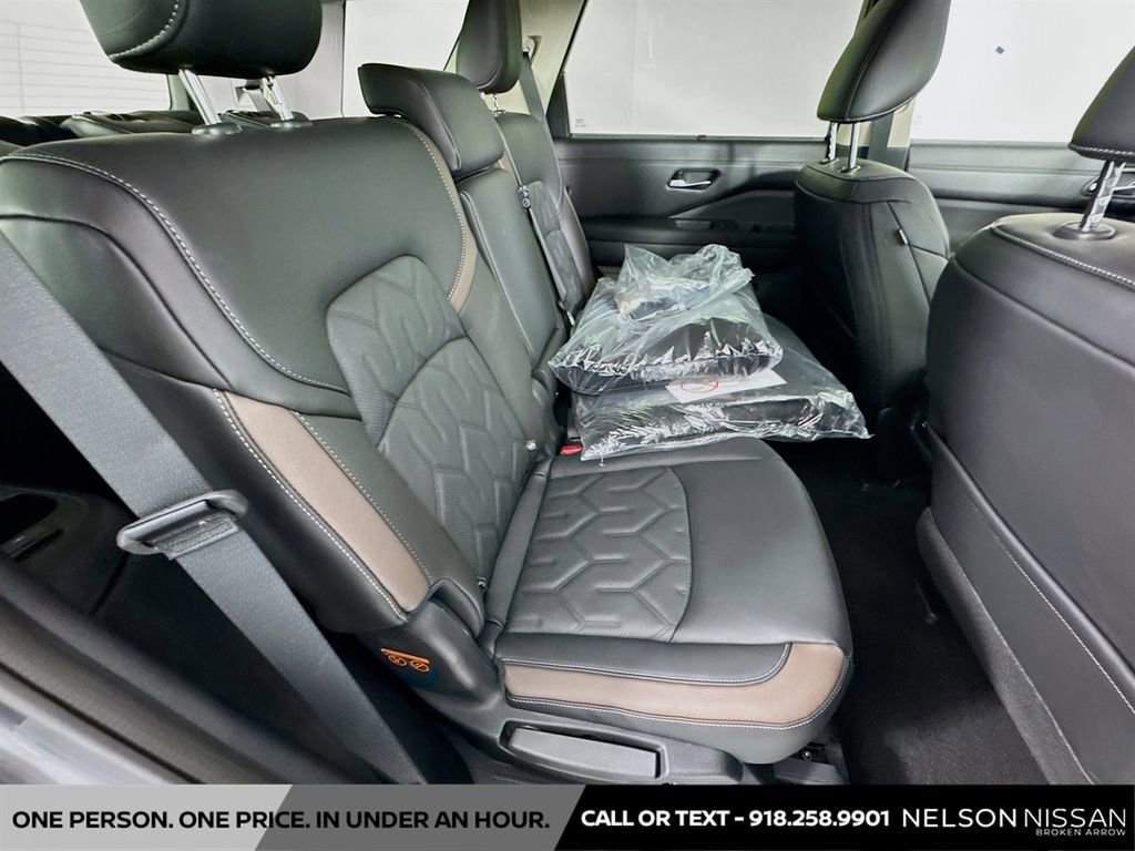 New 2026 Nissan Pathfinder Platinum image 29