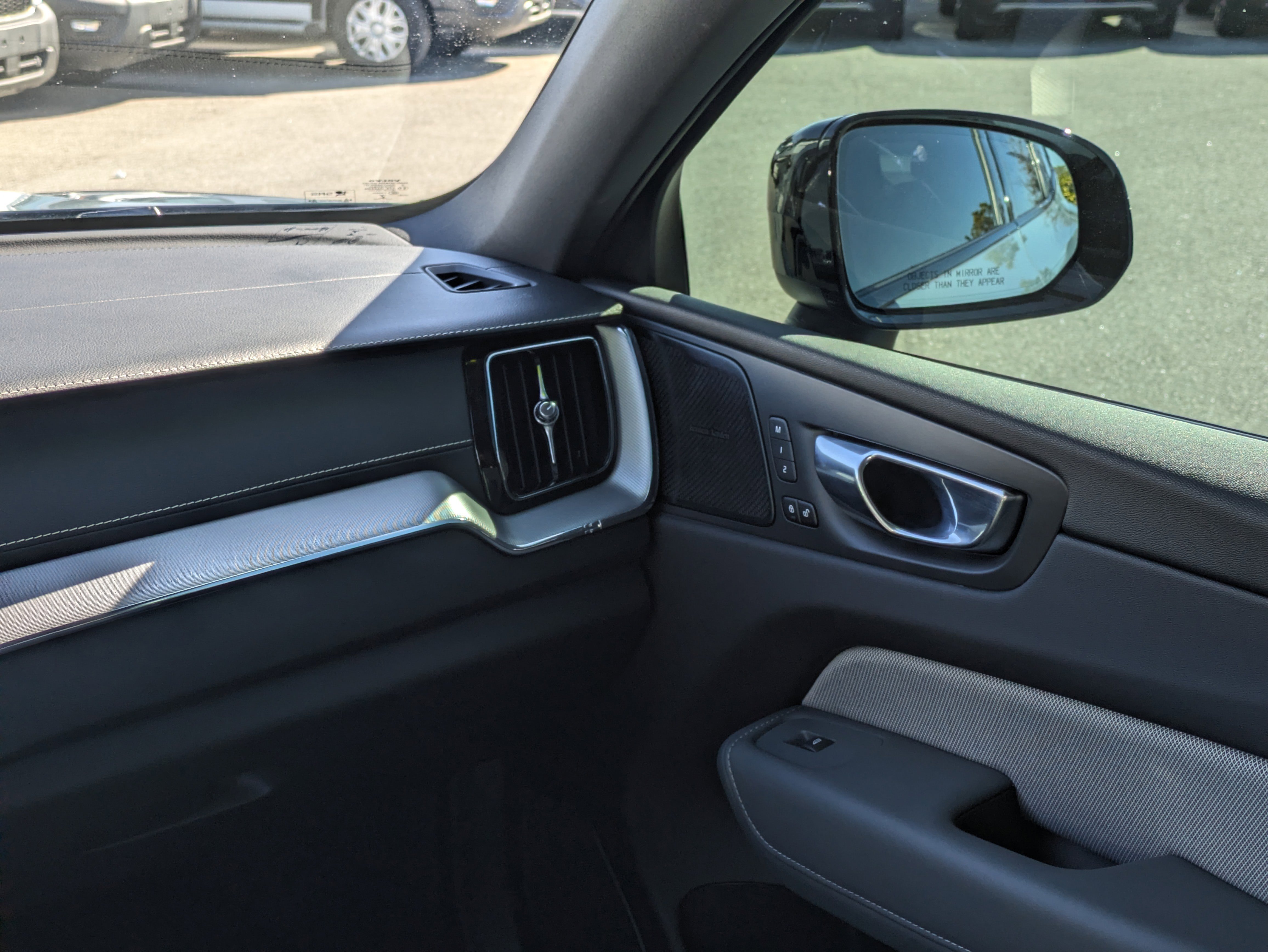 Used 2022 Volvo XC60 B5 R-Design w/ Advanced Package image 18