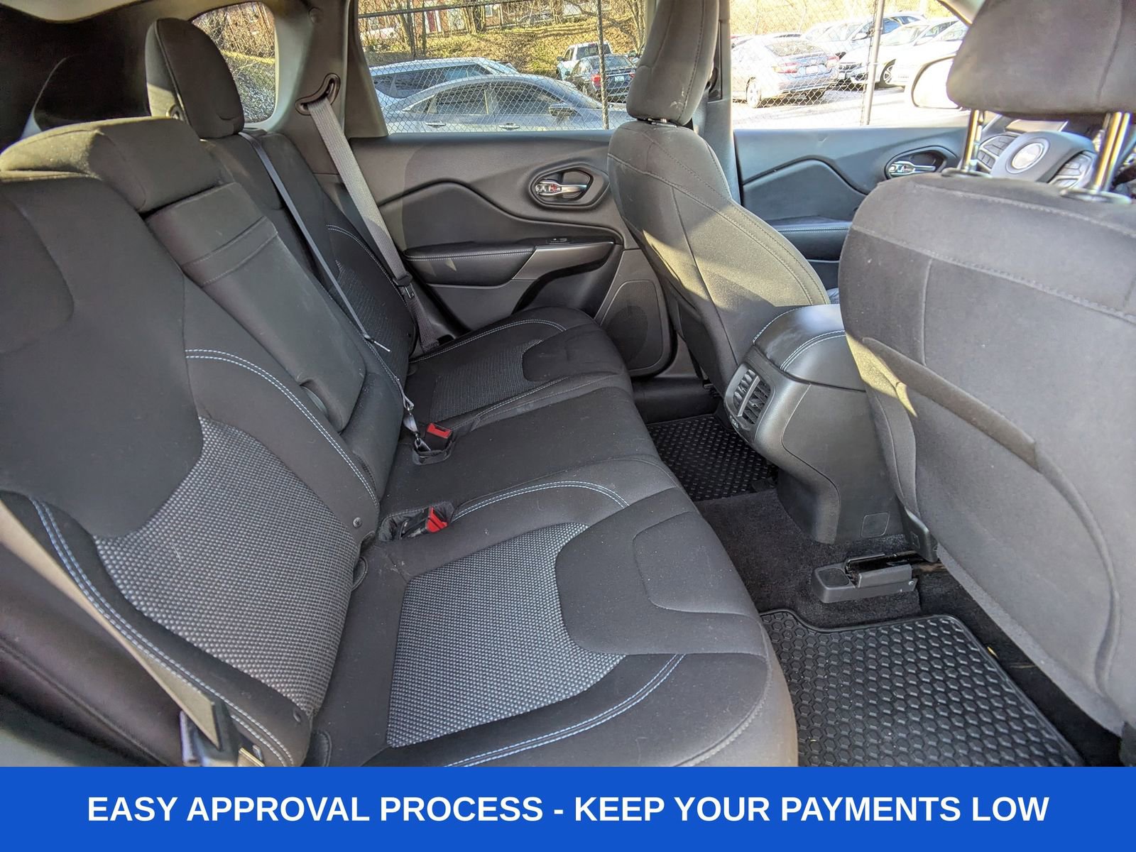 Used 2019 Jeep Cherokee Latitude w/ Cold Weather Group image 16