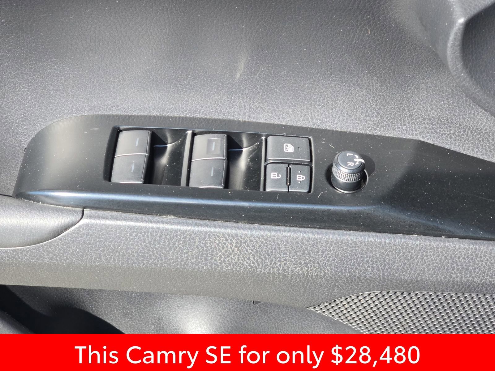 Used 2025 Toyota Camry SE w/ Convenience Package image 34