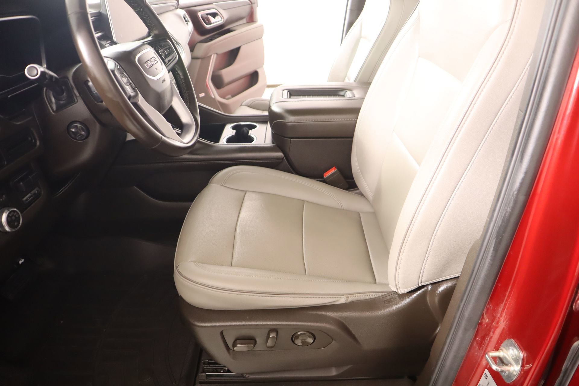 Used 2023 GMC Yukon SLT w/ SLT Premium Package AWD/4WD image 12