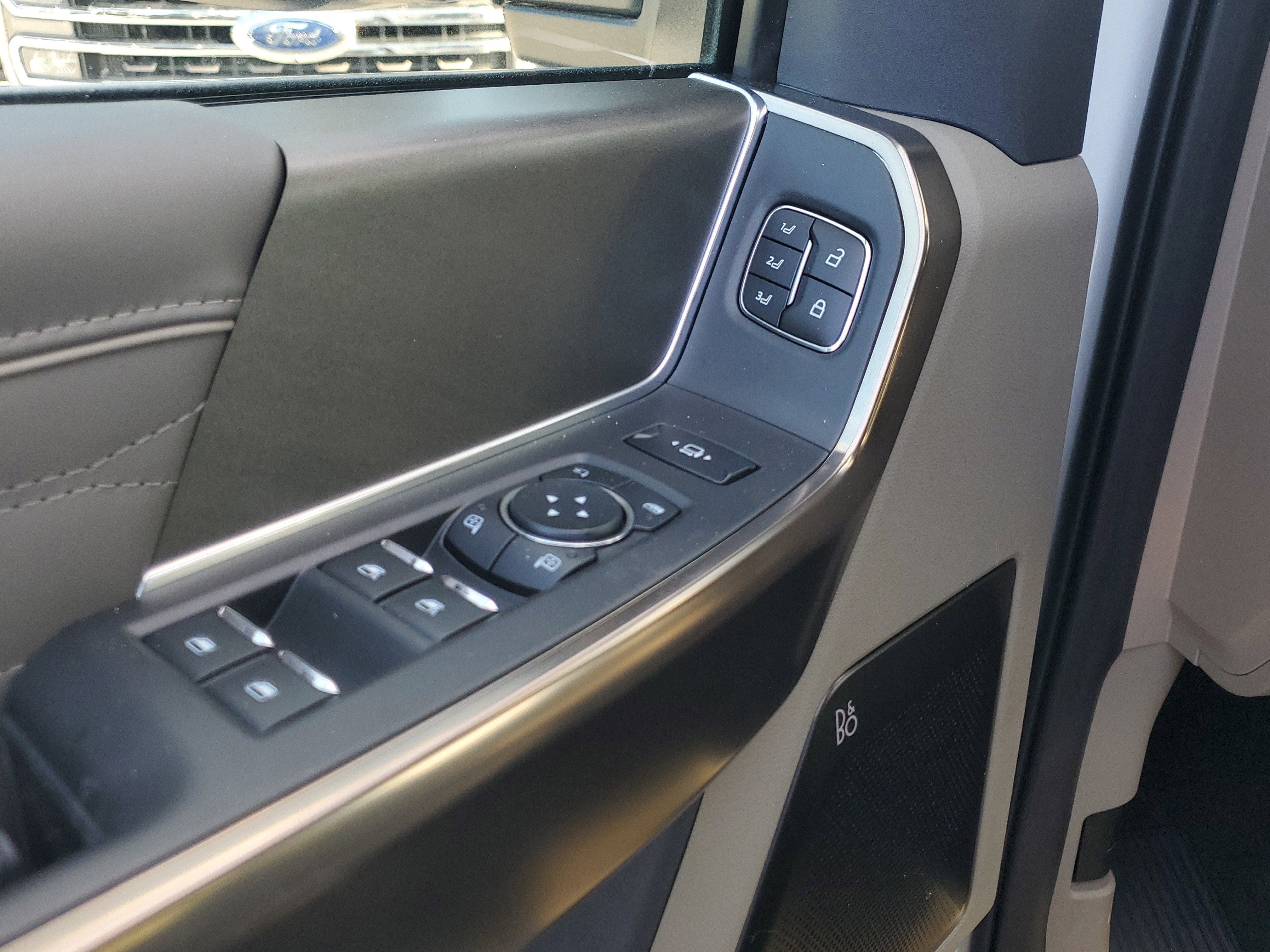 New 2026 Ford F450 Platinum w/ Platinum Plus Package image 16