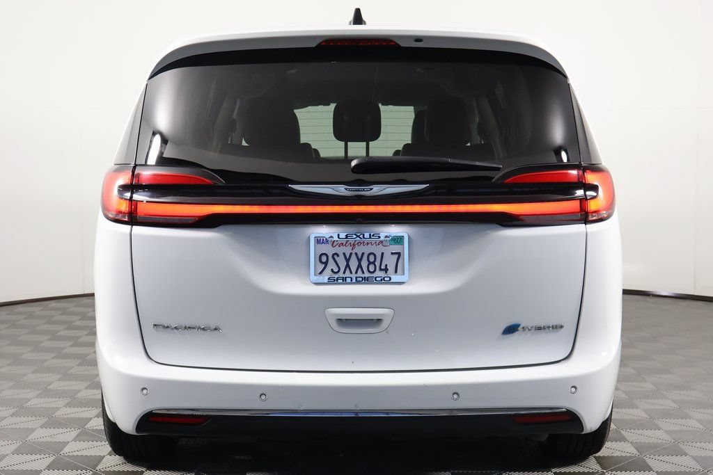 Used 2023 Chrysler Pacifica Touring-L FWD image 5