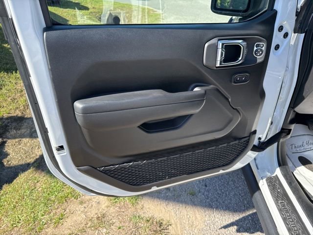 Used 2025 Jeep Gladiator Mojave w/ Convenience Group AWD/4WD image 21