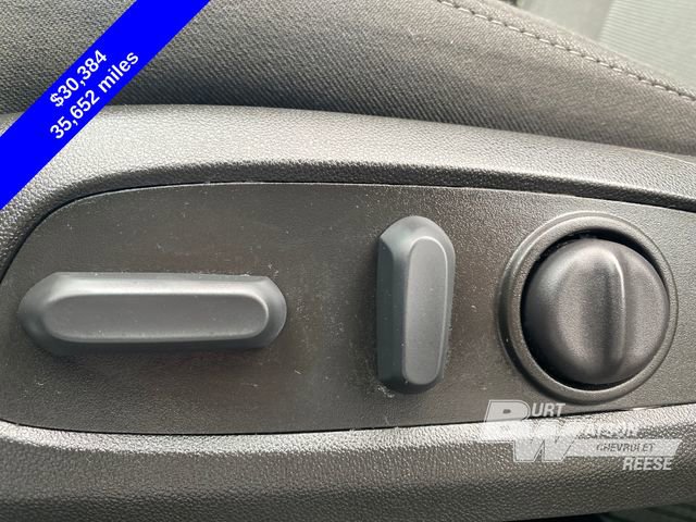 Used 2023 Chevrolet Traverse LT image 32