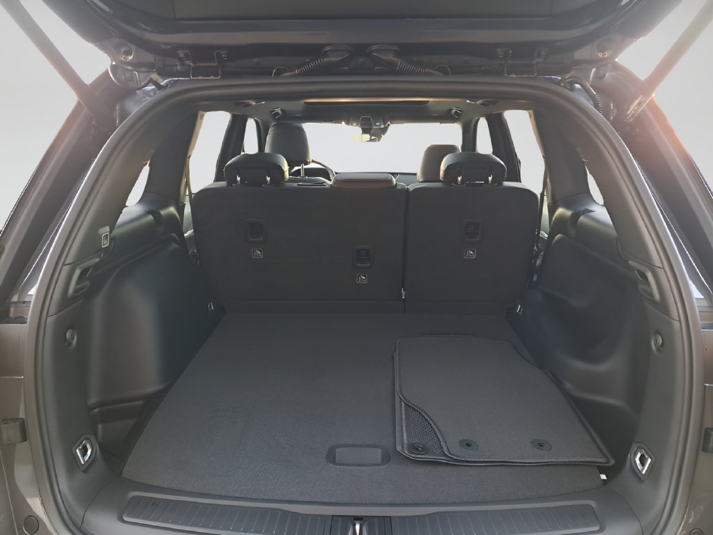 New 2025 Jeep Grand Cherokee Limited w/ MOPAR Finishing Package AWD/4WD image 19