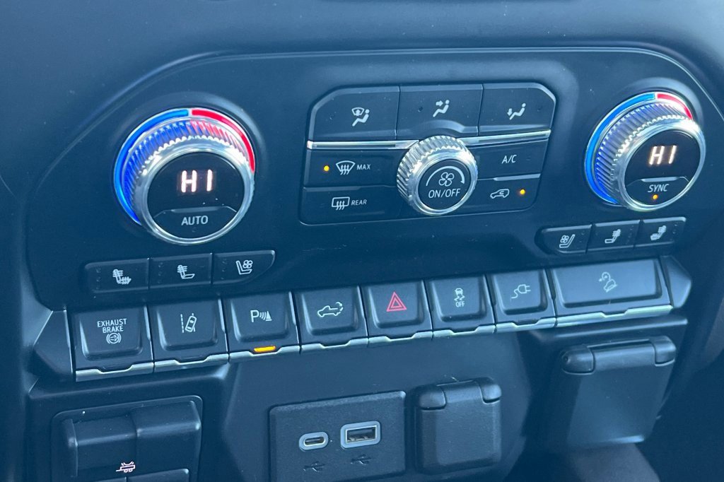 Used 2020 GMC Sierra 3500 Denali w/ Denali Ultimate Package image 17