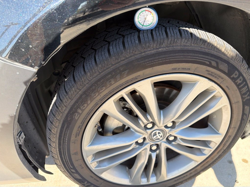 Used 2017 Toyota Camry SE w/ Moonroof Package FWD image 9