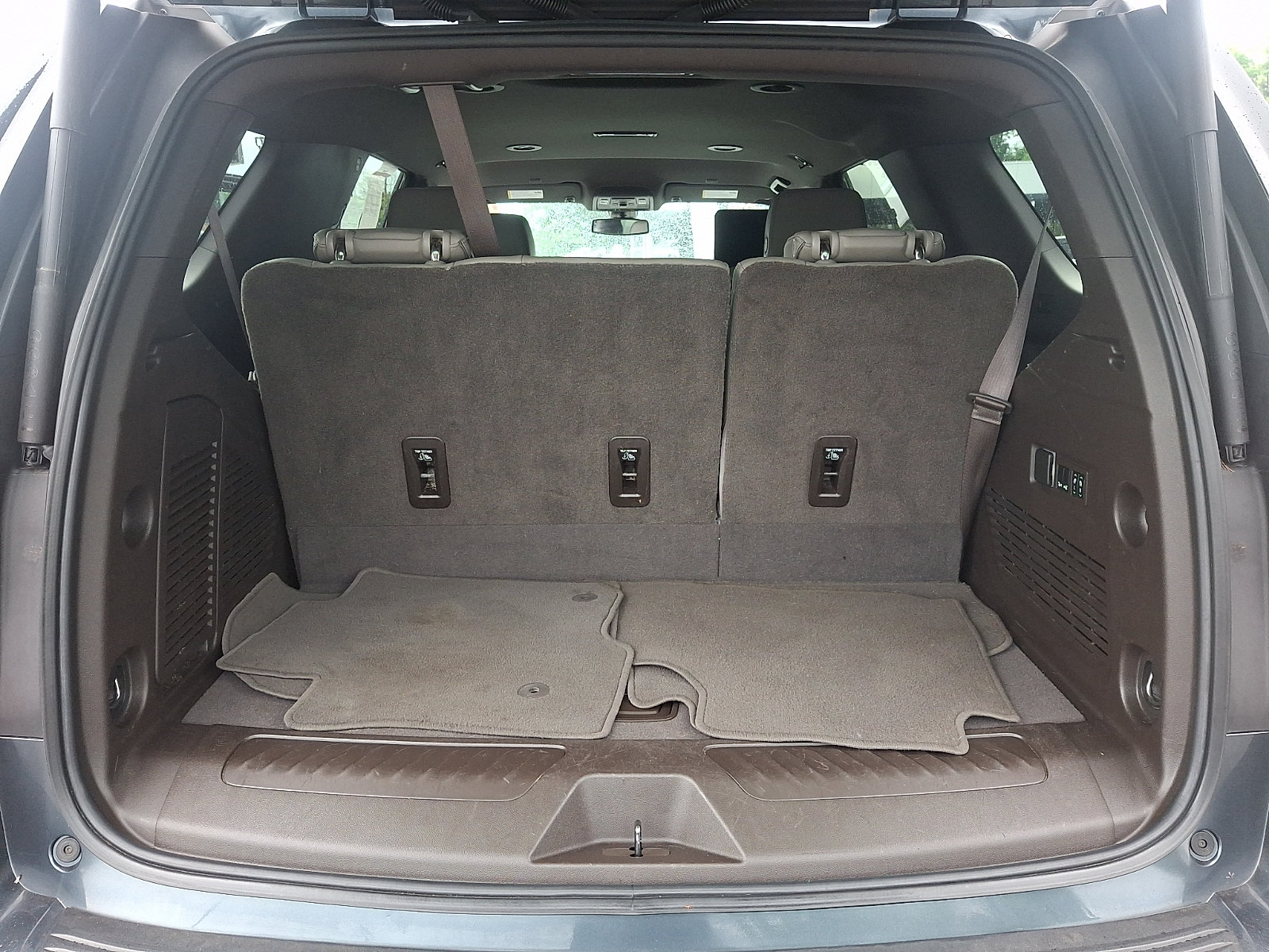 Used 2021 GMC Yukon SLT w/ Rear Media and Nav Package AWD/4WD image 29