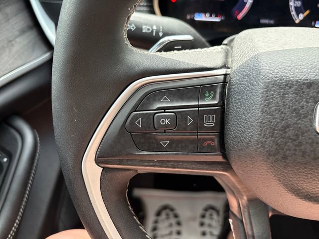 Used 2025 Jeep Grand Cherokee L Limited w/ Black Appearance Package AWD/4WD image 11
